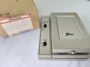 Honeywell Q667B1004 Sub Base mit Thermostat T7067A1057 - Bild 1 von 3