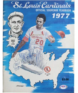 Anuario de recuerdos de los Cardenales de San Luis 1977 firmado por Lou Brock con inscripción 938 PSA - Imagen 1 de 2
