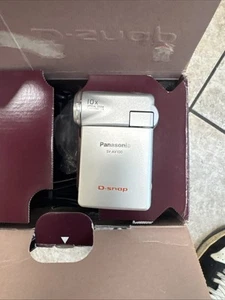 Panasonic SV-AV100 D Snap Compact Digital Camcorder with 10x Optical Zoom Silver - Imagen 1 de 3