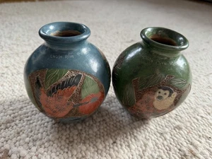 2 vasi in ceramica, Costa Rica, Thelma Moran, vasi incisi, fatti a mano, uccellini e altri - Foto 1 di 12