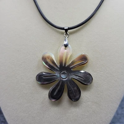 Collar con dije perlado marrón/blanco cordón de cuero con cierre 10,5" colgante Foto 1 de 4