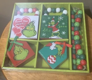 Dr Seuss How The Grinch Stole Christmas 5 Pc Red & Green Mantel Decoration Set - Picture 1 of 1