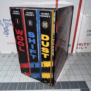 Hugh Howey Dystopian Silo Series Box Set - Includes Bonus Book 4 Silo Stories - Imagen 1 de 3