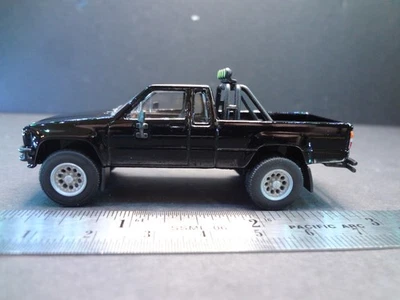Toyota Hilux SR5 1985 camioneta Majorette negra - suelta escala 1:64 Foto 1 de 4