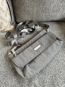 Baggallini Mini Crossbody Bag In Gray Leopard Print Card Slots Removable Strap - Picture 1 of 11