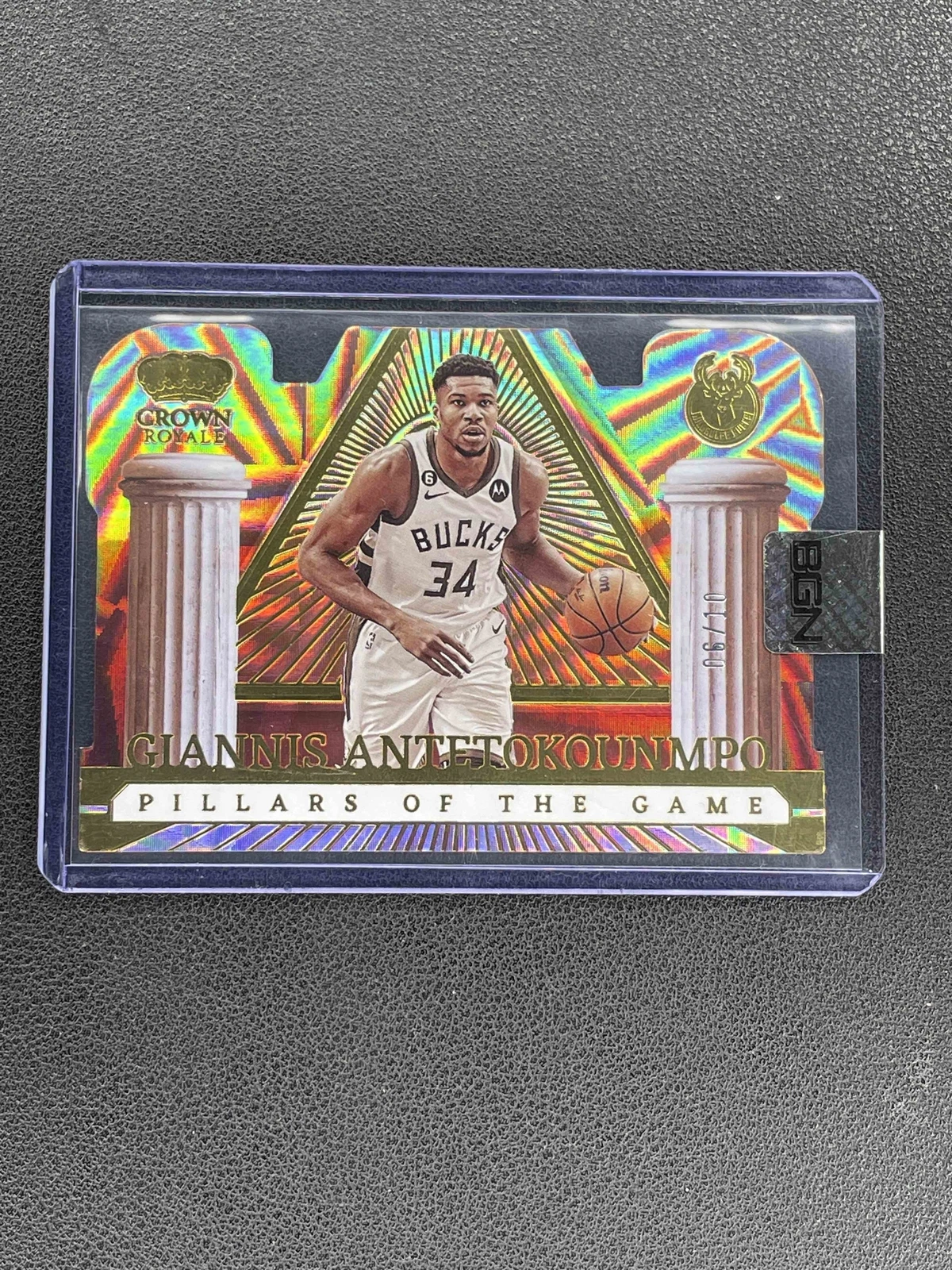 2022-23 Crown Royale Giannis Antetokounmpo Pillars Of The Game Gold /10 K1I