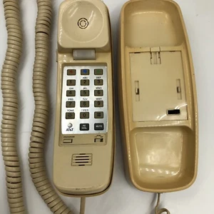 Vintage AT&T Trimline 210 Tan/Gold Corded Wall or Desk Phone Long Cord - Zdjęcie 1 z 12