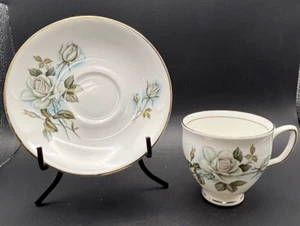 Herzogin Fine Bone China Blau Blumen Teetasse & Untertasse Set Made in England - Bild 1 von 5