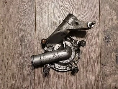 Honda VT1100C3 1998 Shadow Aero ACE Sabre Spirit OEM cubierta de bomba de agua con perno Foto 1 de 4