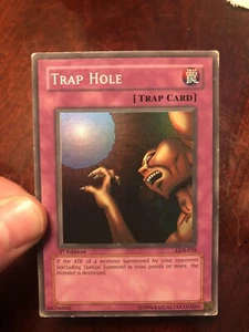 Fallenloch - LOB-058 - Super Rare - 1. Auflage - Yugioh! NA English Glossy - Bild 1 von 7