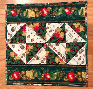 Topper de mesa parcheado Navidad y frutas con forro 1en la parte posterior 17,5 x 17,5 - Imagen 1 de 12