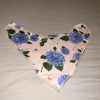 Babero Angel Dear Bandana rosa con hortensias azules Foto 1 de 4