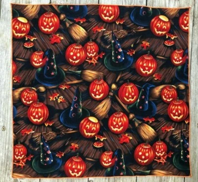 Pañuelo/bufanda HALLOWEEN SPOOKY para perro 14" x 14" corbata hecha en EE. UU. Foto 1 de 3