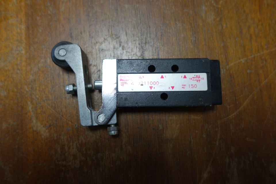 Schrader Bellows Model # 410211000 Manual 4-Way Air Control Valve - Image 1 of 1