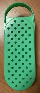 Rallador de queso Tupperware verde 2 tazas #1374-9 JUEGO DE 2 PIEZAS vintage - Imagen 1 de 3