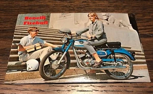 POSTAL ORIGINAL BENELLI BOLA DE FUEGO DE MOTORES COSMOPOLITAS - *¡NUEVO STOCK ANTIGUO!* - Imagen 1 de 2