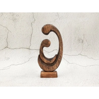 Estatuilla de madera tallada a mano amor de madre única hecha a mano decoración del hogar Foto 1 de 4
