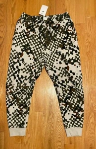 NEW NIKE SPORTSWEAR TECH FLEECE PANTS ROUGH GREEN DD4692-326 MEN SIZE LARGE - Picture 1 of 5