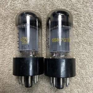 PAR DE TUBOS DE VACÍO DE AUDIO RAYTHEON 6SN7GTB A JUEGO Placas Planas Largas A926.C - Imagen 1 de 3