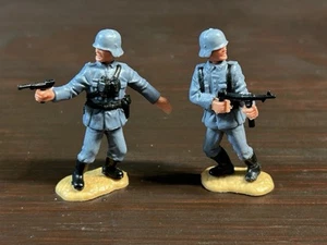 Timpo 2nd Series WW2 Germans x 2 - "One Piece Heads" - 1970s - Picture 1 of 2