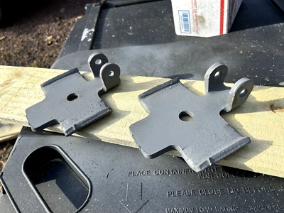 80-96 Ford F-250 4x4 Dana 50 F-350 60 FRONT Axle LOWER SHOCK MOUNT BRACKET pair - image 1 of 4