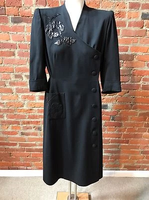 Vestido de lana negro vintage años 40 apliques de cuero manga 3/4 estrella de cine de alta costura Foto 1 de 4
