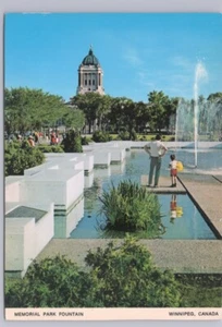 Memorial Park Fountain, Winnipeg, Manitoba, Chrome Postcard - Picture 1 of 2
