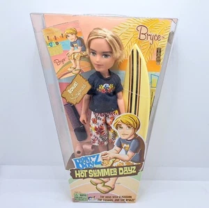 Muñeca Bratz Boy Hot Summer Dayz Bryce en caja con daños en caja 2007 peine de tabla de surf - Imagen 1 de 8