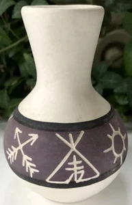 Vtg Sioux Pottery 4" Vase Pine Ridge SD Signed R. Cuny RARE WOW! - Picture 1 of 5