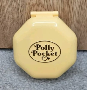 POLLY POCKET - Hair Dressing Salon - Bluebird 1990 Yellow Octagon compact - Picture 1 of 4