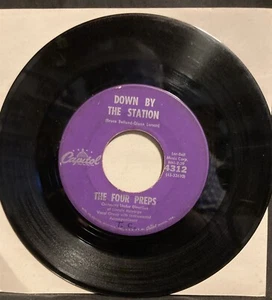 Four Preps Down by the Station/Listen Honey 45RPM Plays well looks VG PET RESCUE - Imagen 1 de 2