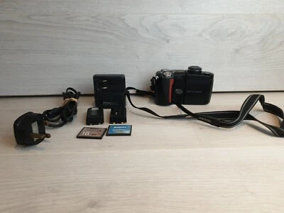 Nikon Coolpix 4500 Digital Camera 4.0 MP 4x Zoom  Battery Charger Memory Cards - Image 1 of 4