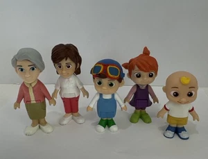 Cocomelon Famiglia e Amici 5 Personaggi Jazwares Cake Toppers Giocattolo Mamma TomTom YoYo - Foto 1 di 13