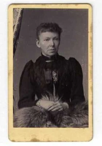 (KLc6247-442) Real Victorian CDV, Lady in Crinoline, A.P. Company, LUTON - Picture 1 of 2