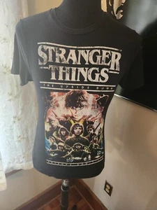 Stranger Things Graphic Tee T Shirt The Upside Down Friends Don’t Lie Size Small - Imagen 1 de 2