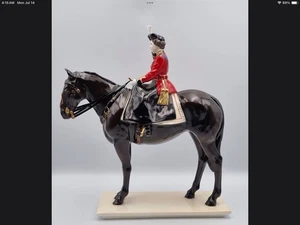 Coalport Queen Elizabeth 2 On horseback Trooping the Colour Color Figurine Rare - Picture 1 of 6