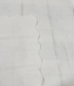 Martha Stewart Everyday Solid White Embossed Quilt Bedspread 82” X 62” Twin/Full - Imagen 1 de 4