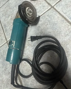 Makita 4" 125mm Disc Grinder Model No. 9501B Corded High Rpm Power Tool - Picture 1 of 3