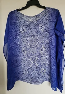 Top Roz & Ali Azul Floral Transparente Adornado - TALLA 1X 2X - Imagen 1 de 3