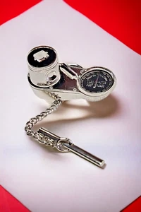 Vintage 1980s Snap On Tools Torque Wrench Tie Tack Silver Tone with Chain HTF - Picture 1 of 8
