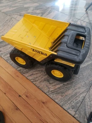 VINTAGE TONKA DUMP TRUCK L19XW10XH12 - Image 1 of 4