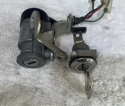 Honda Spree OEM, interruptor de encendido y bloqueo de asiento Foto 1 de 2