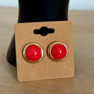 Vintage 1980s Monet Coral Dome Gold Tone Stud Earrings Retro Glam Style - Picture 1 of 8