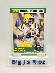2024 Panini Score Retro Rookie Card Jayden Daniels Washington QB - Bild 1 von 2