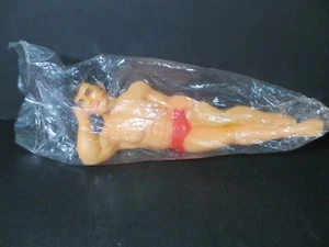 "NOS" Bäckerei Handwerk Sexy Ken Bachlorette Macho Mann Rot Tacho Kuchen Topper - Bild 1 von 7