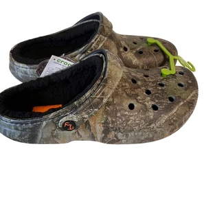 Zoccoli foderati Crocs Realtree APX muschio rovere mimetico scarpe invernali accoglienti taglia M9 W11 - Foto 1 di 8