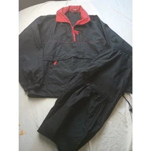 Traje de chándal vintage de nailon para hombre talla mediana negro y rojo ajustable años 80 - Imagen 1 de 11