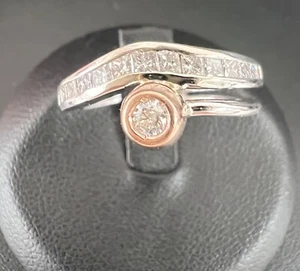 Anello con diamanti oro bianco e rosa 14K naturale .35CT e taglio rotondo NUOVO 6,75 - Foto 1 di 23