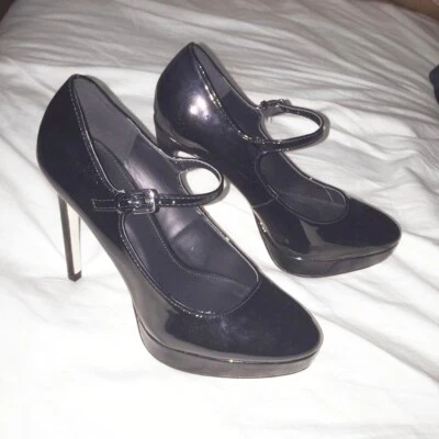 ** NUEVO SIN CAJA - FOREVER 21 (XXI) - BOMBAS CHAROL NEGRO con CORREAS - Talla 6 ** Foto 1 de 4