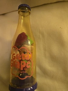 Vintage 60er Mattel Liddle Kiddles Kola Greta Grape Puppe & Soda Pop Flasche - Bild 1 von 5